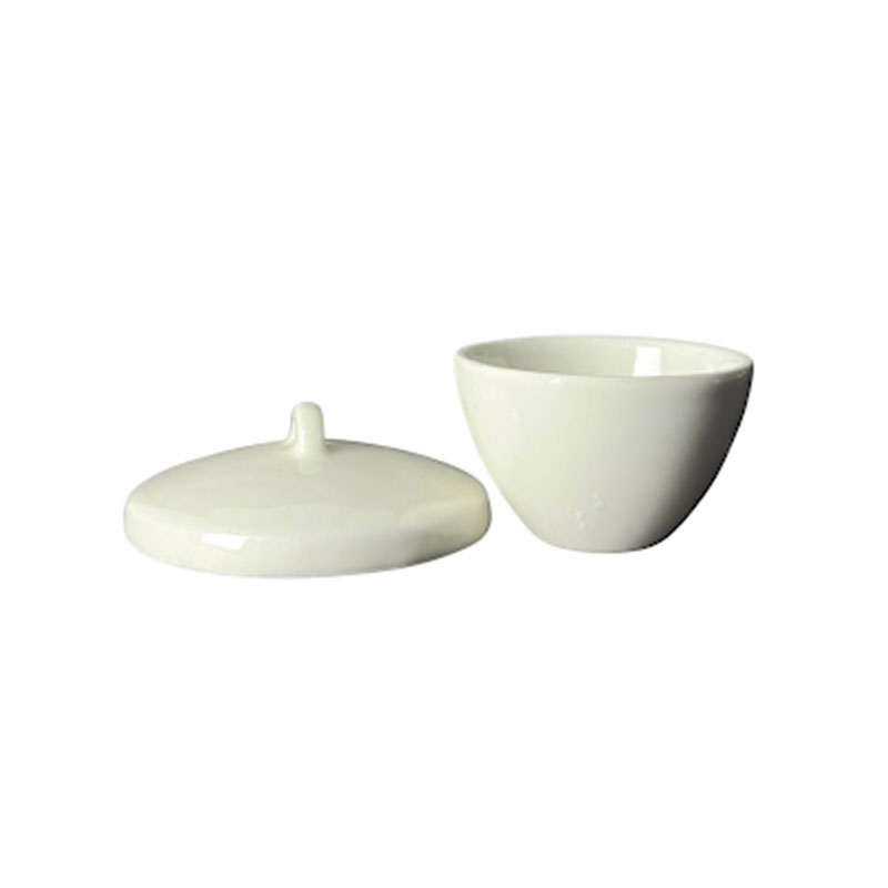 Crisol de porcelana con tapa.